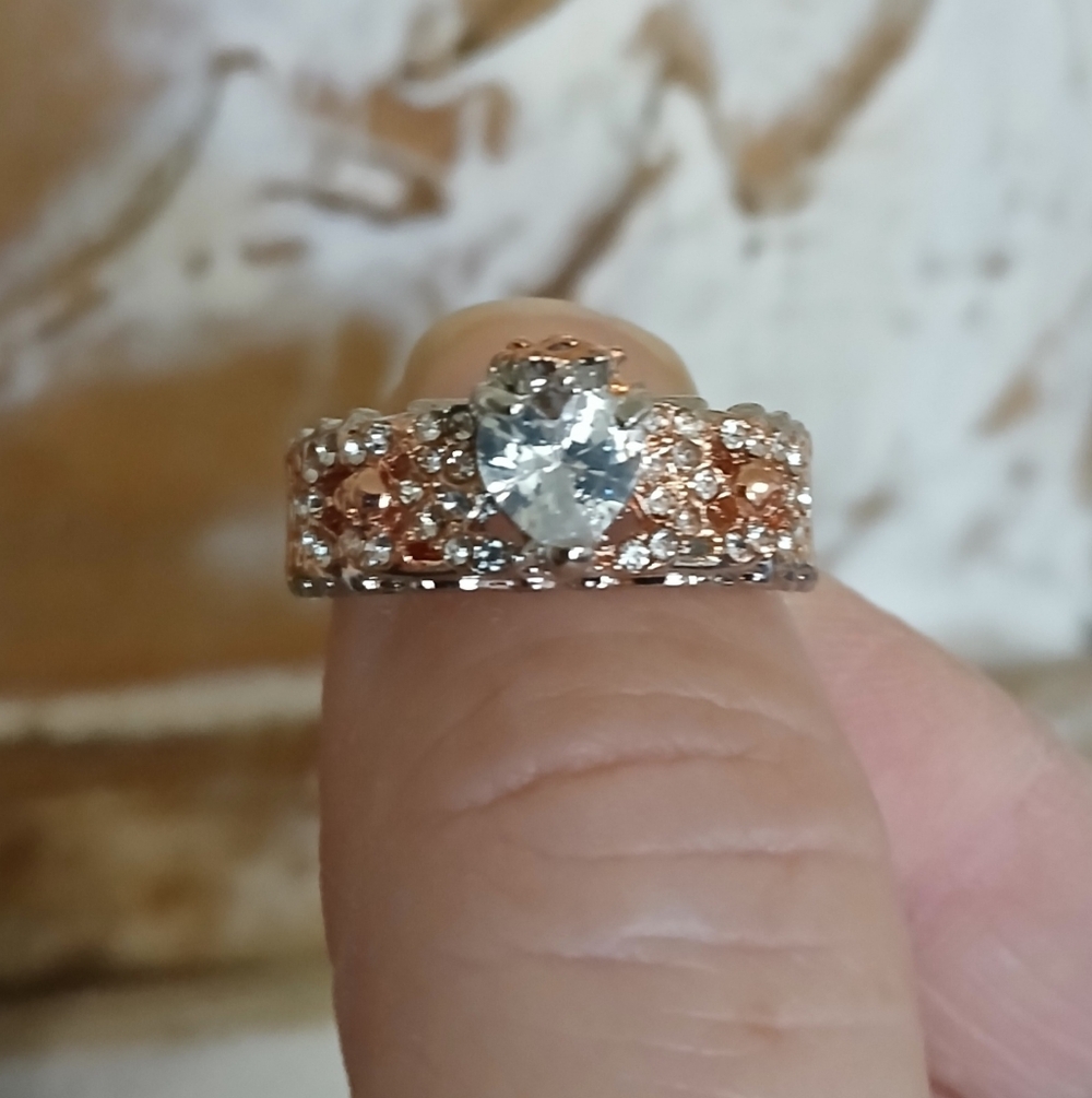 New Heart Shaped CZ Rose Gold & Silver Skulls & Roses Ring. - Picture 2 of 16